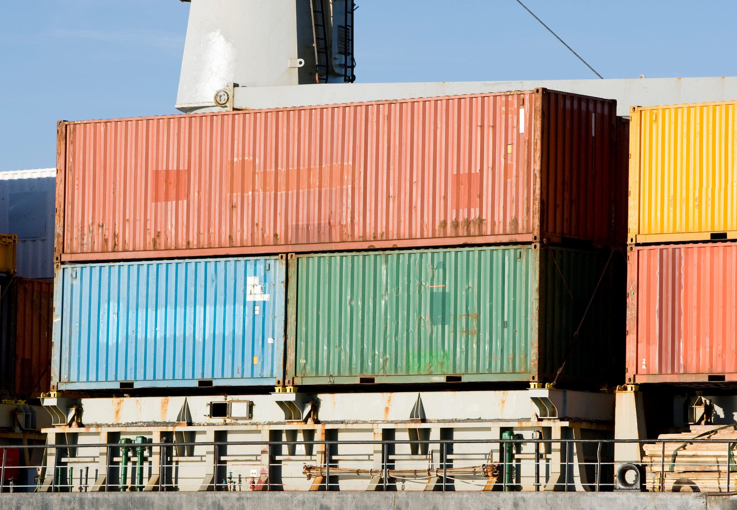 Side-by-side comparison of 20 ft vs 40 ft shipping containers at Depot.