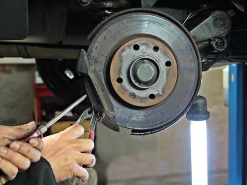 auto-repair-shop-1954636_1280