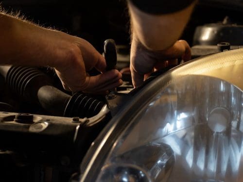 car-mechanic-6260377_1280